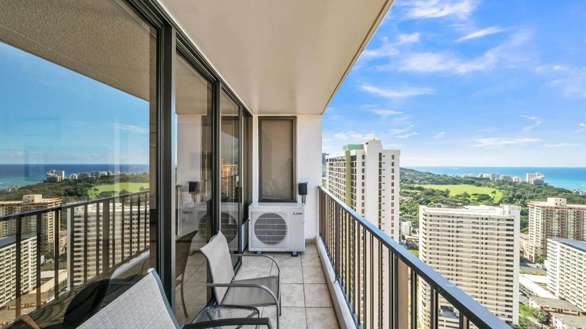 High-Floor Waikiki Ocean & Park View Condo-Free Parking Honolulu Apartment