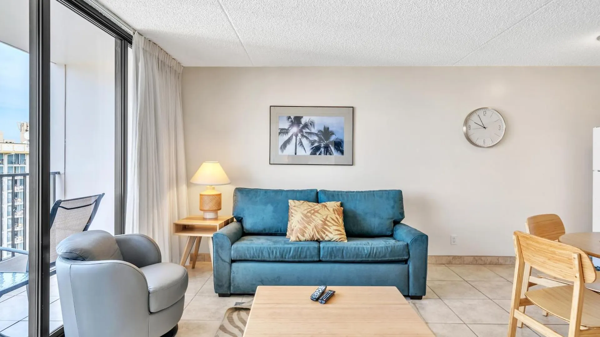 High-Floor Waikiki Ocean & Park View Condo-Free Parking Honolulu Apartment