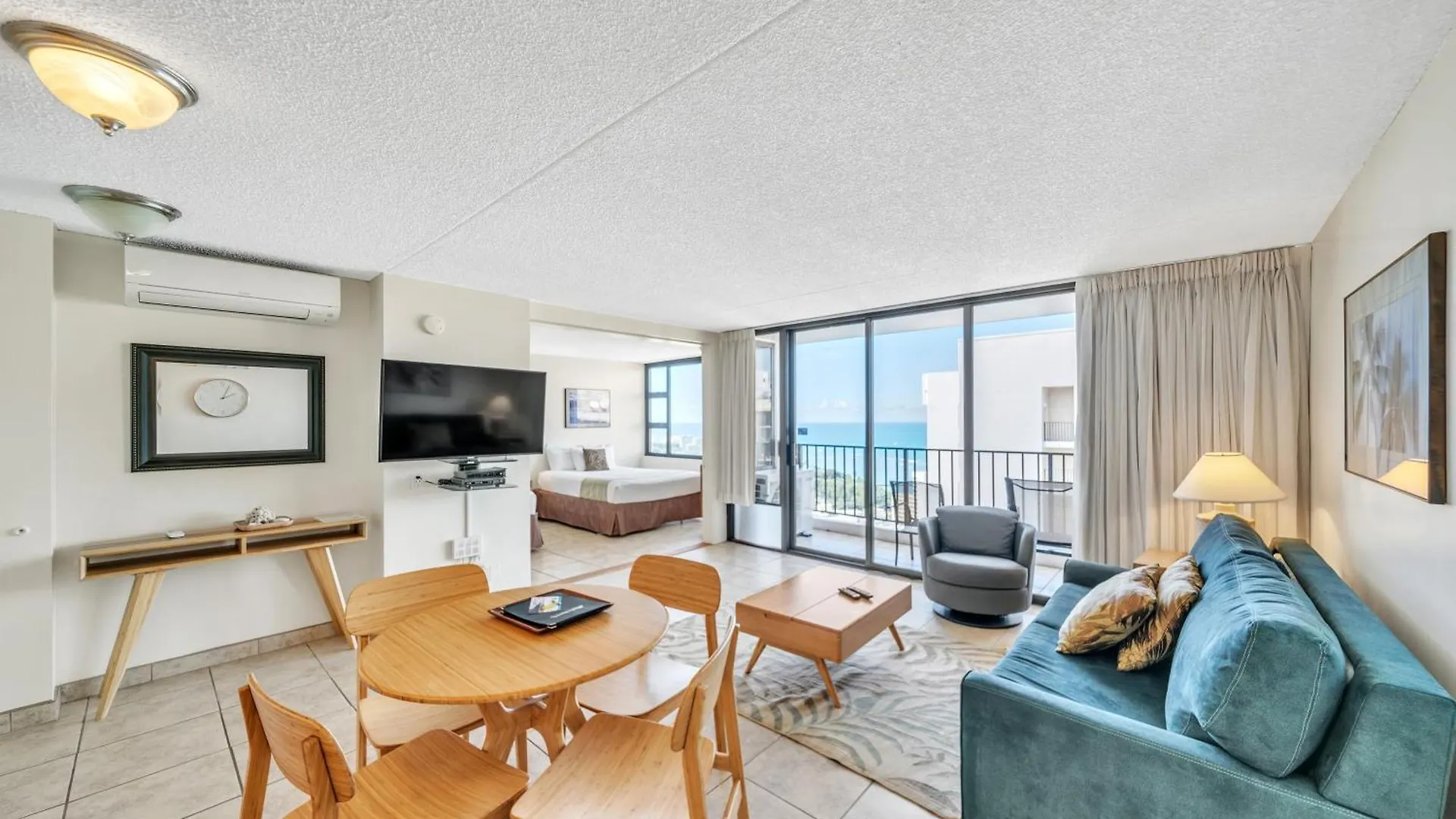 High-Floor Waikiki Ocean & Park View Condo-Free Parking Honolulu