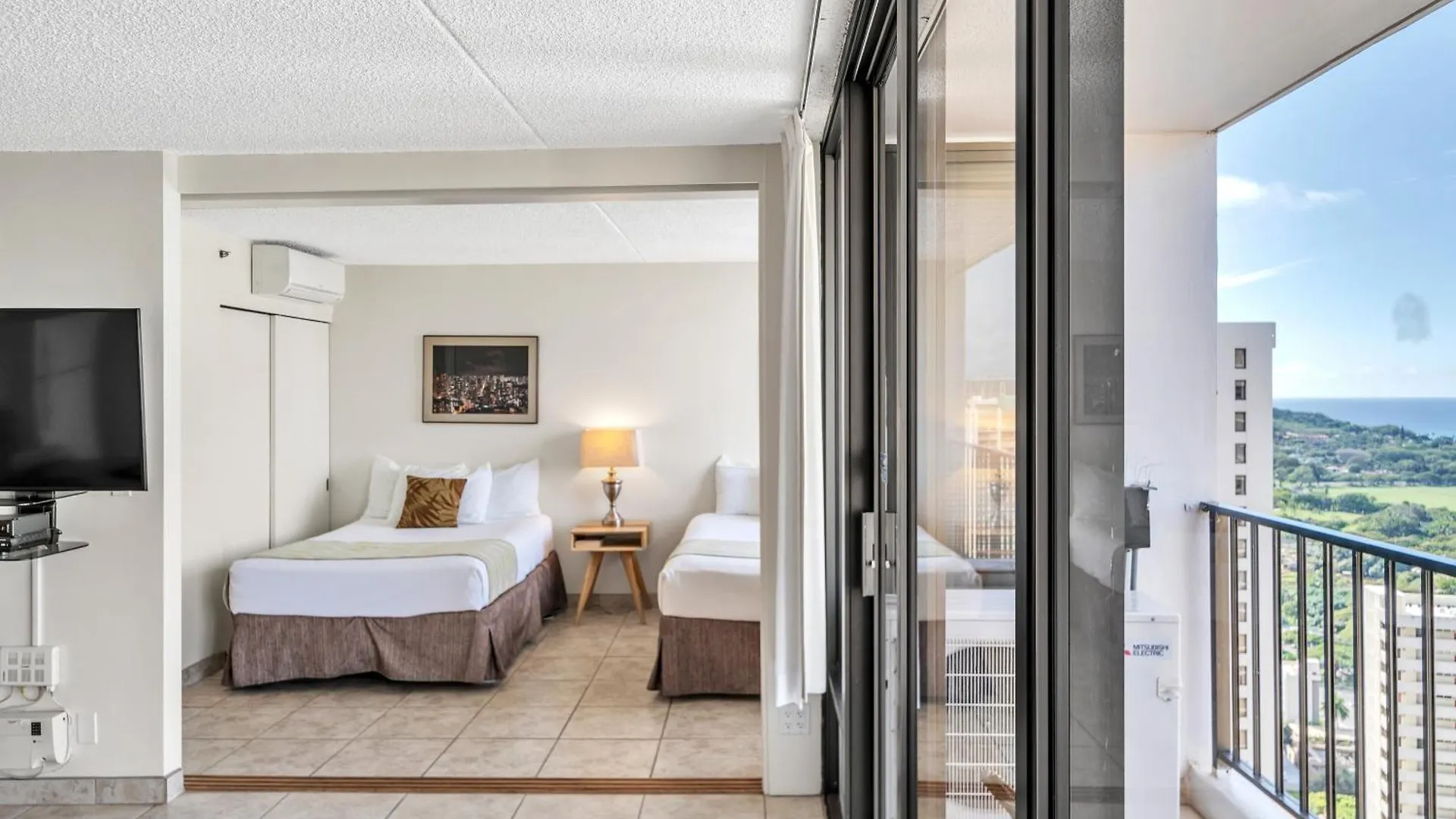 High-Floor Waikiki Ocean & Park View Condo-Free Parking Honolulu 0*,