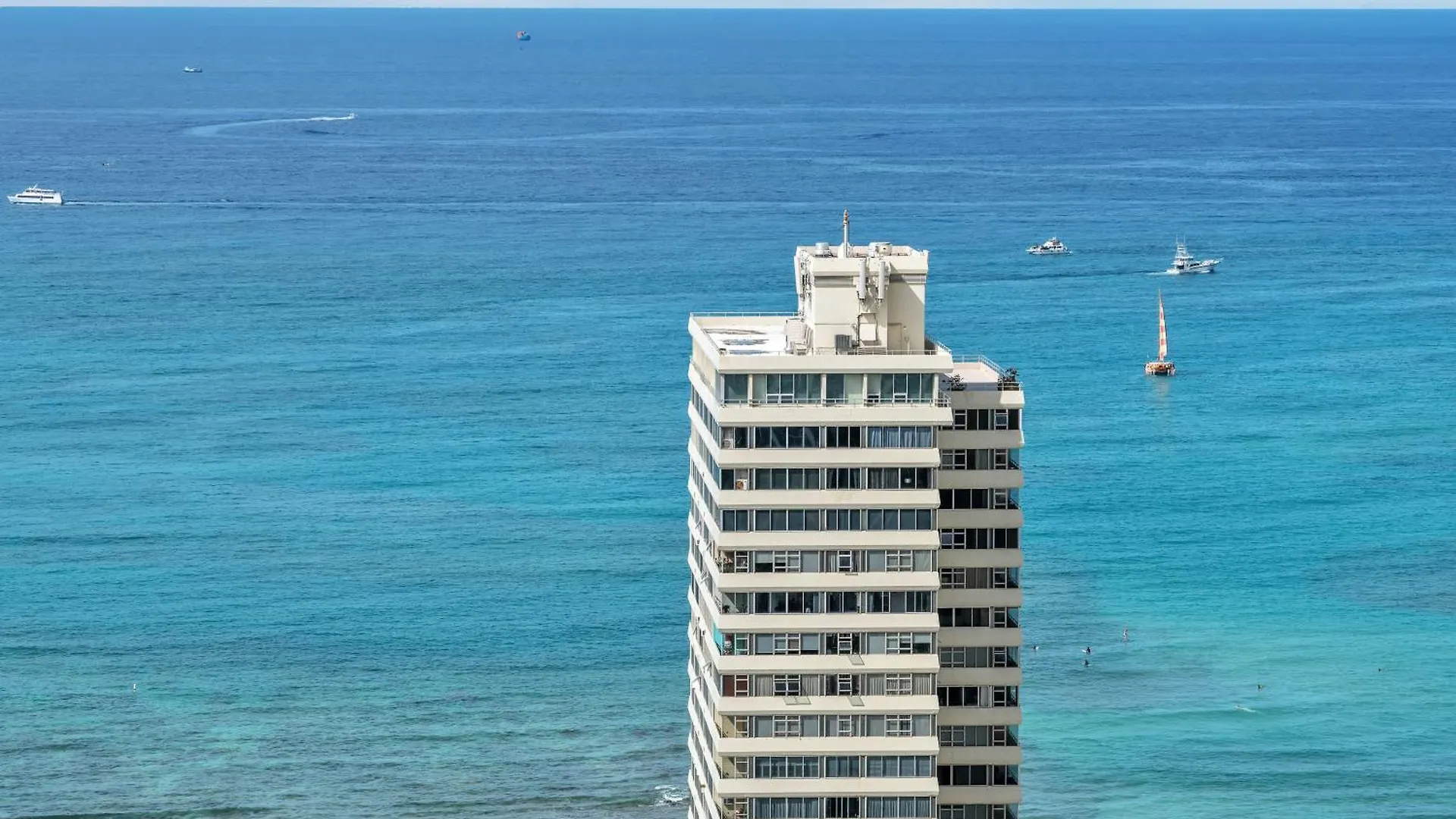 High-Floor Waikiki Ocean & Park View Condo-Free Parking Honolulu