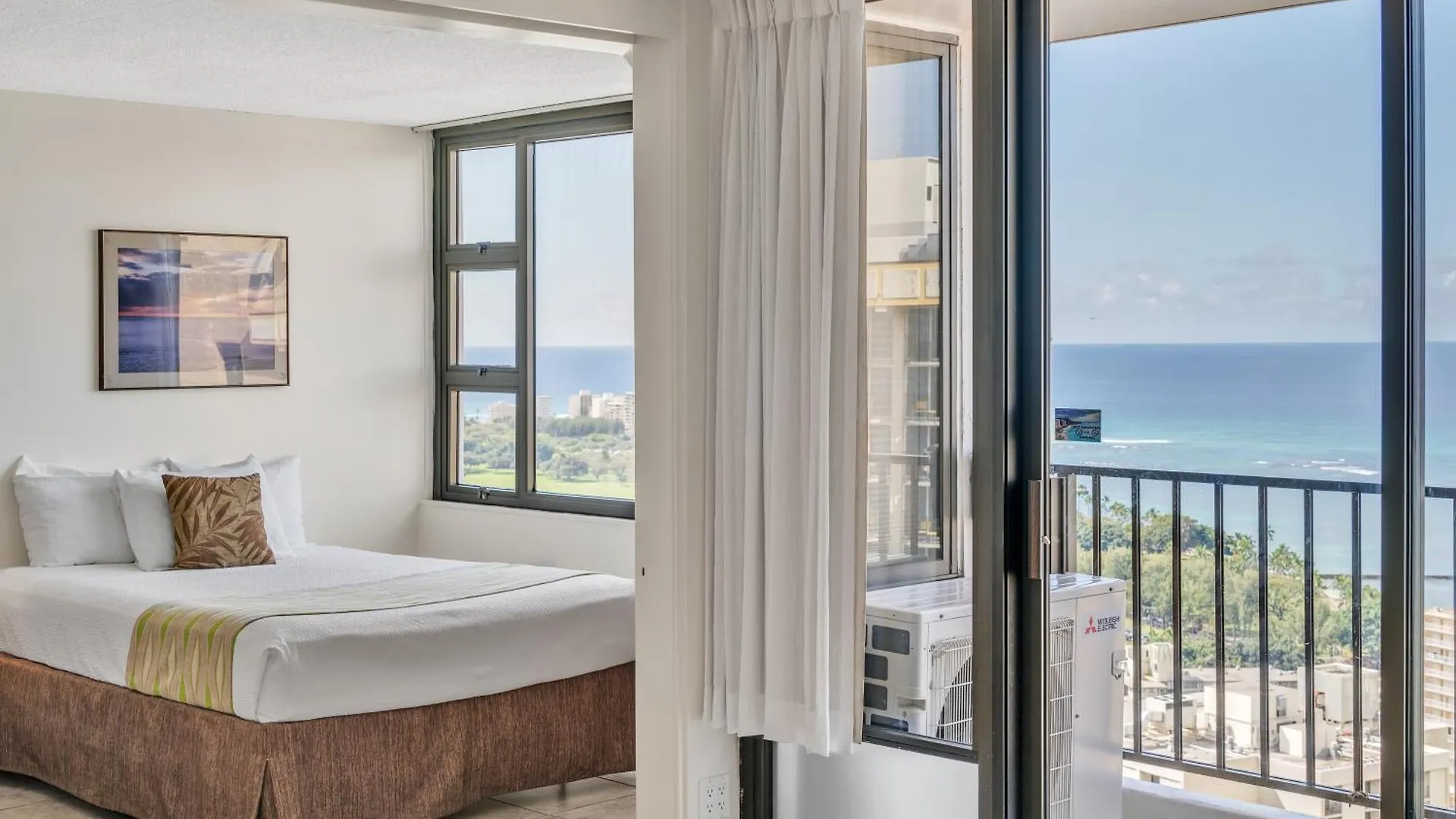 High-Floor Waikiki Ocean & Park View Condo-Free Parking Honolulu